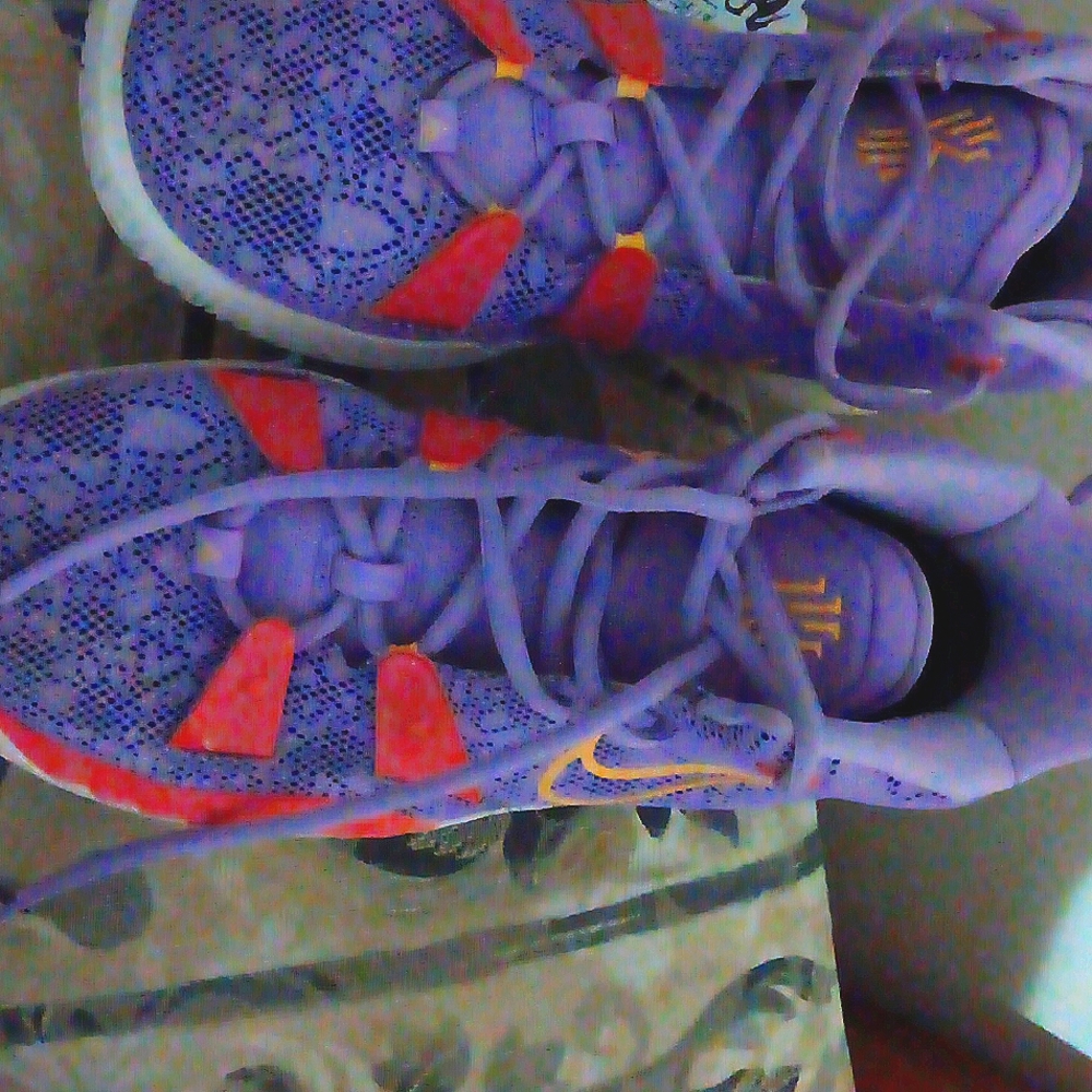 Kyrie daughter 7 Like New